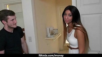 Пышногрудая любительница анального порно ласкает попу с помощью фаллоимитатор возле зеркала